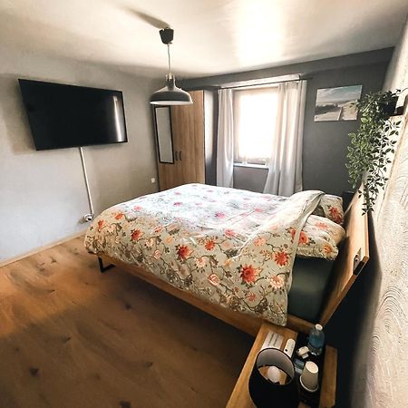 Le Petit Broux Bed & Breakfast Айвейл Екстериор снимка
