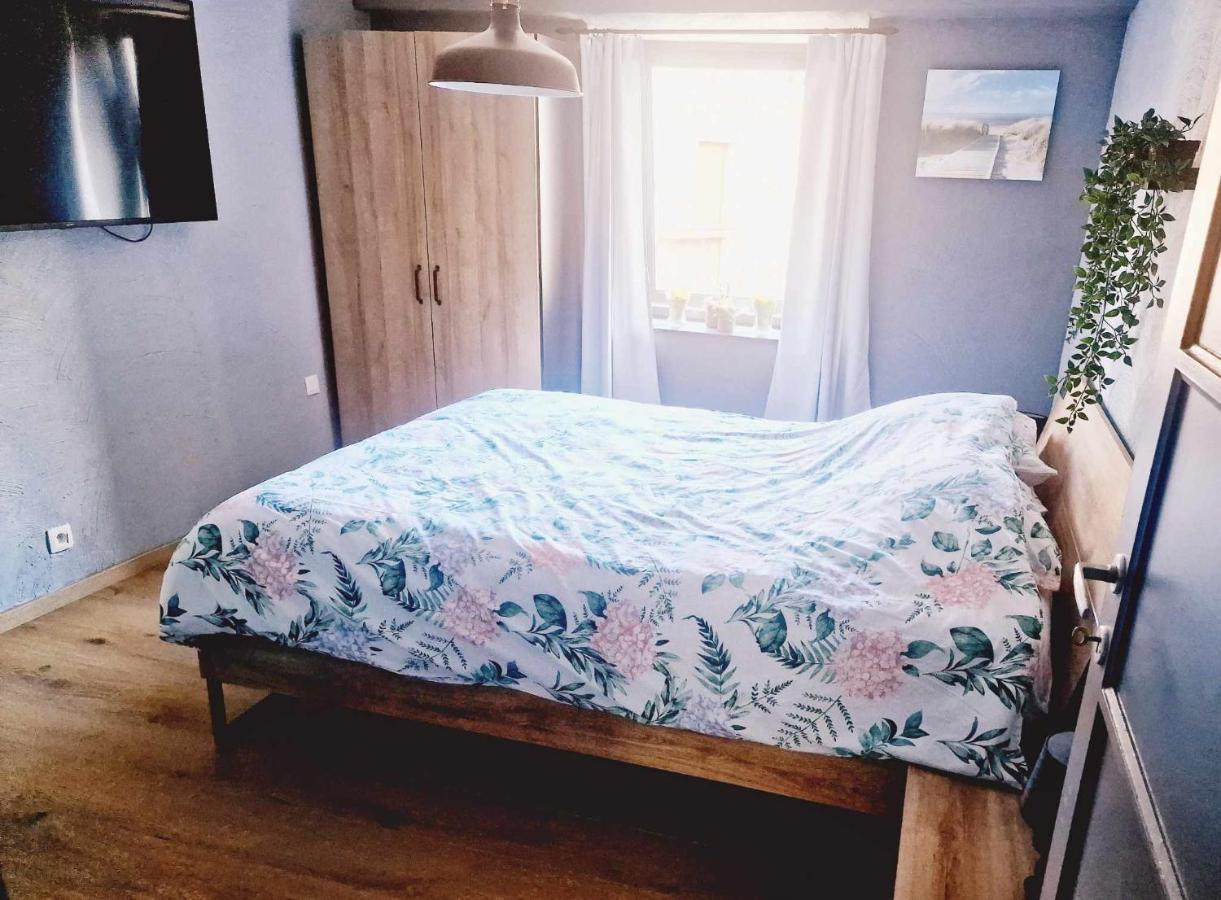 Le Petit Broux Bed & Breakfast Айвейл Екстериор снимка