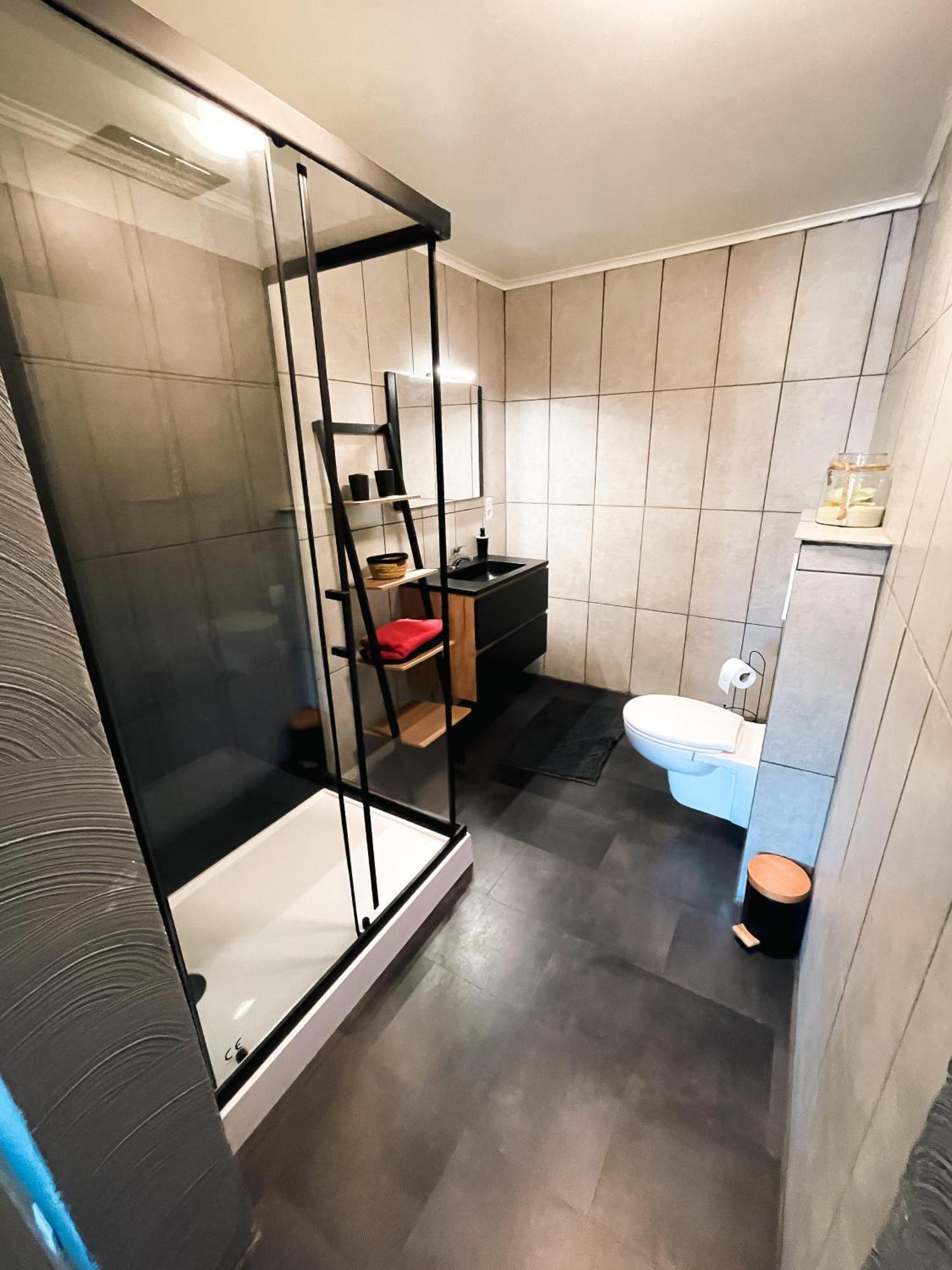 Le Petit Broux Bed & Breakfast Айвейл Екстериор снимка