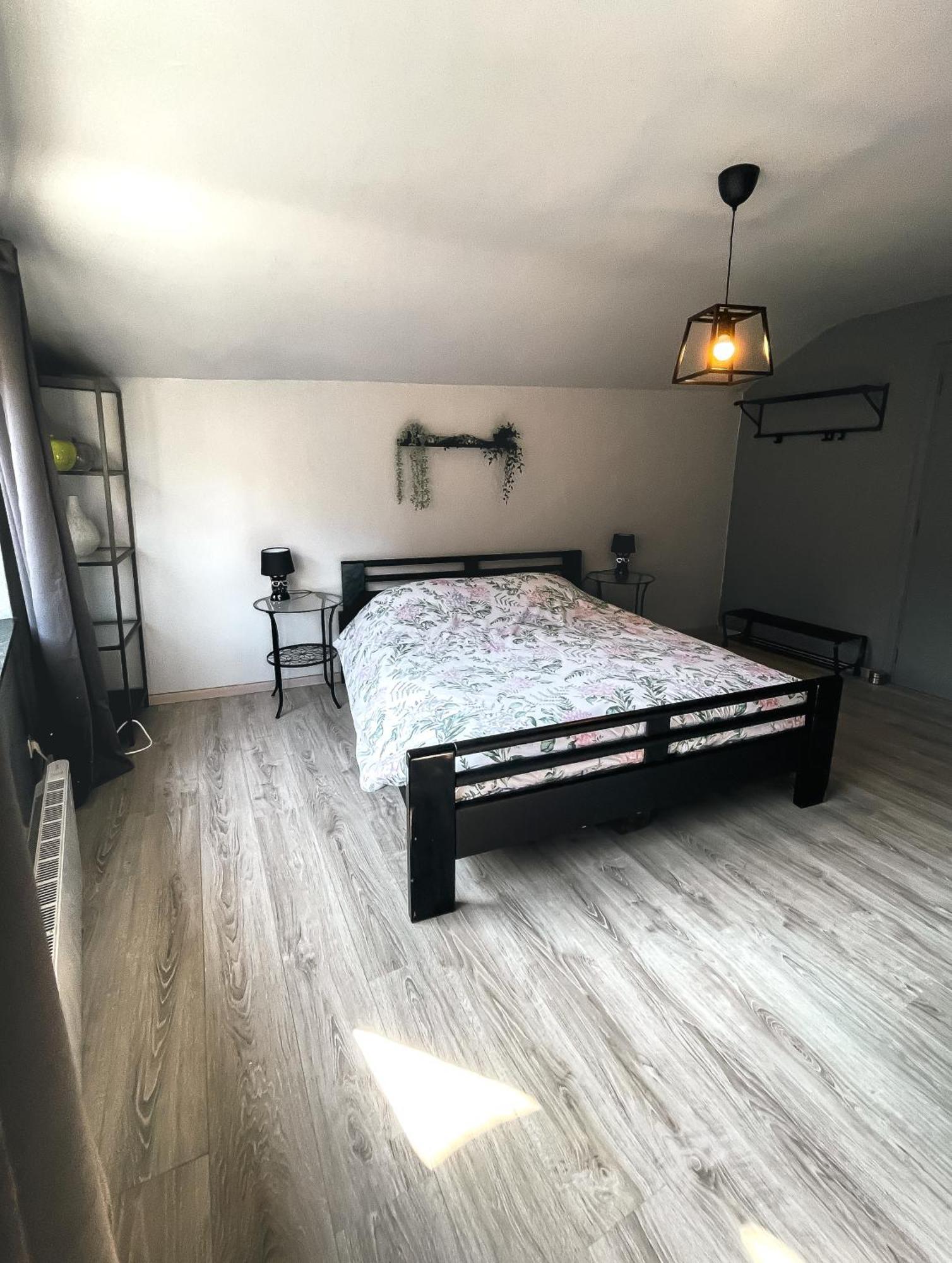 Le Petit Broux Bed & Breakfast Айвейл Екстериор снимка