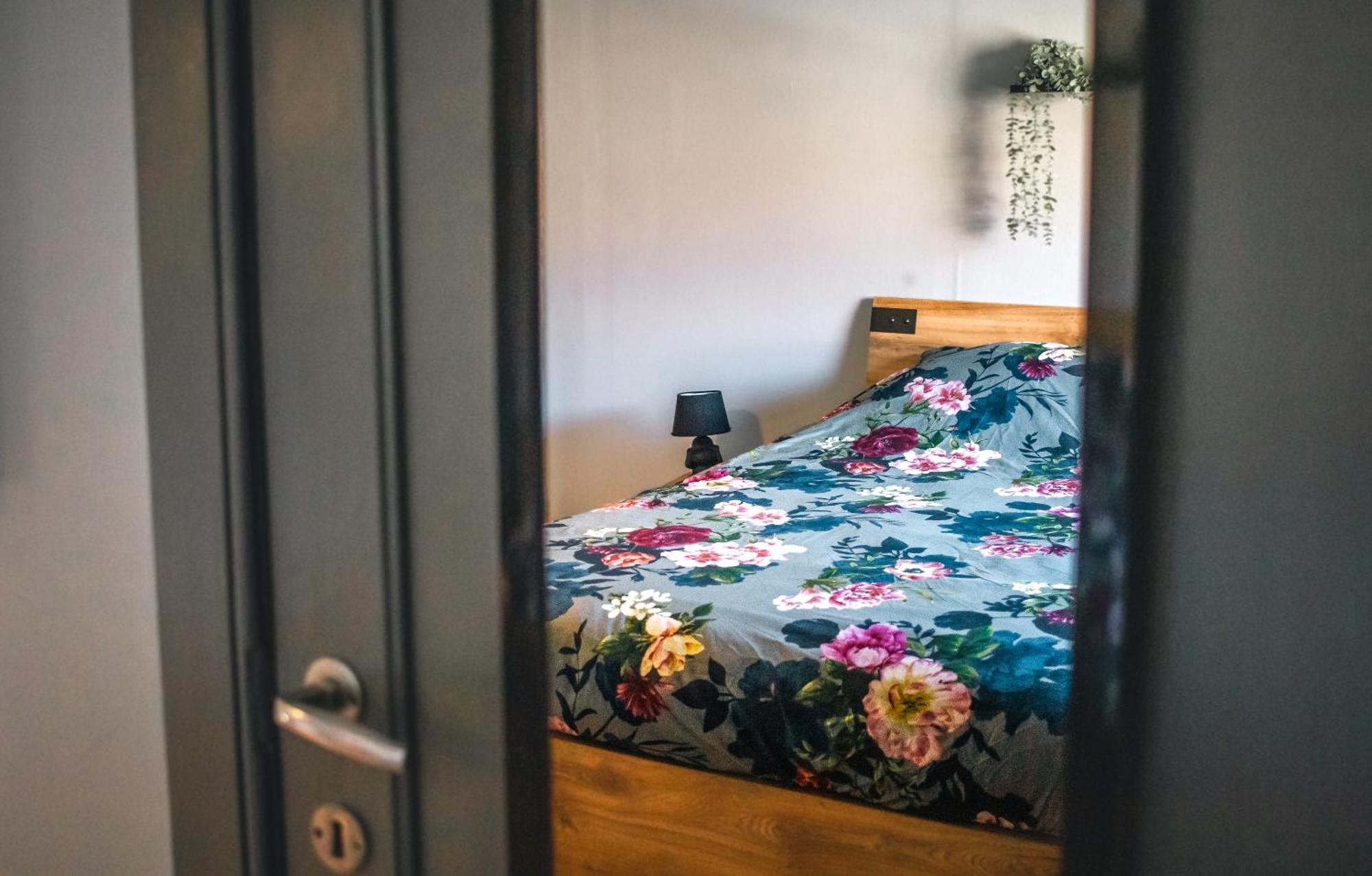 Le Petit Broux Bed & Breakfast Айвейл Екстериор снимка