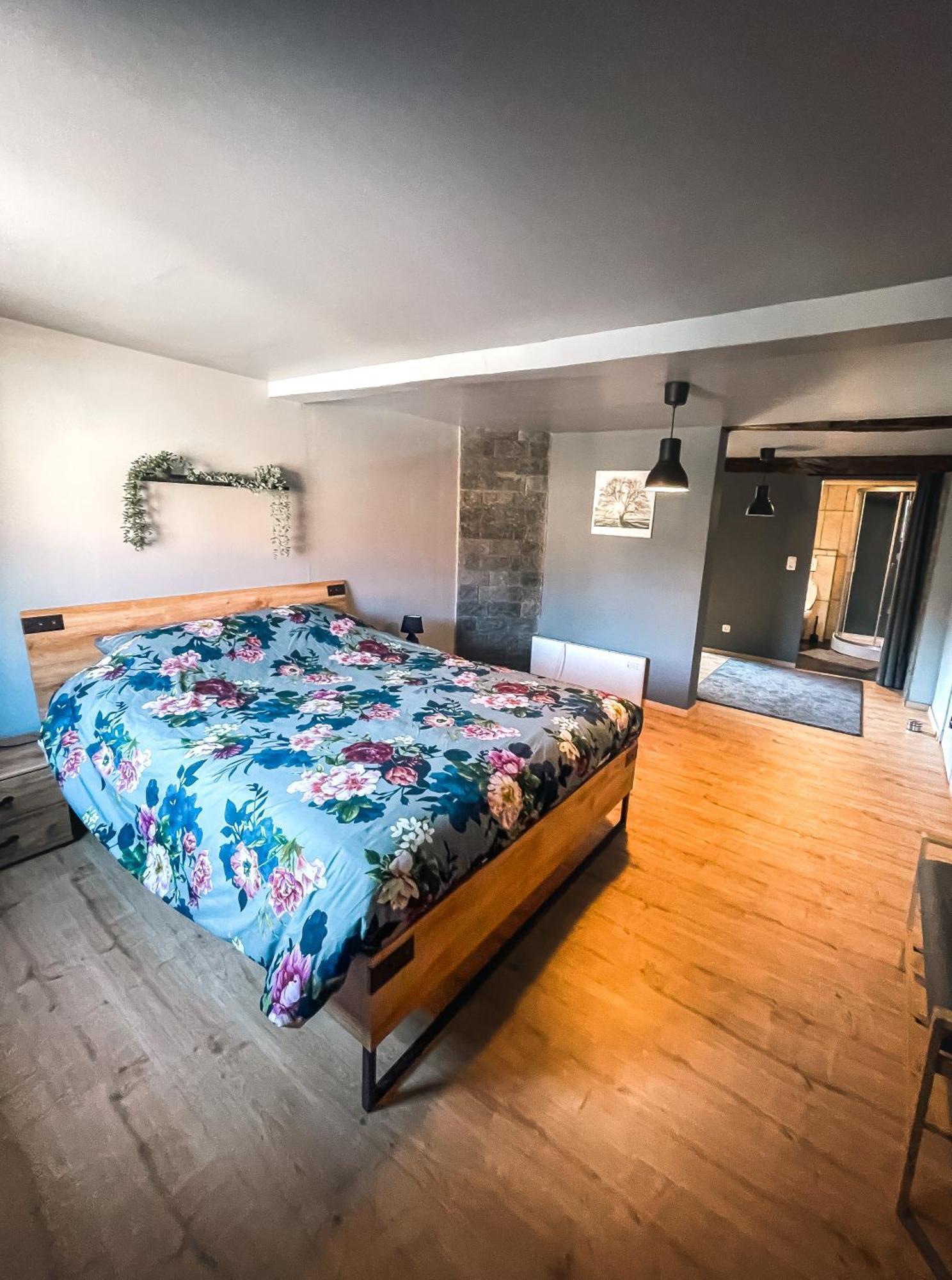 Le Petit Broux Bed & Breakfast Айвейл Екстериор снимка