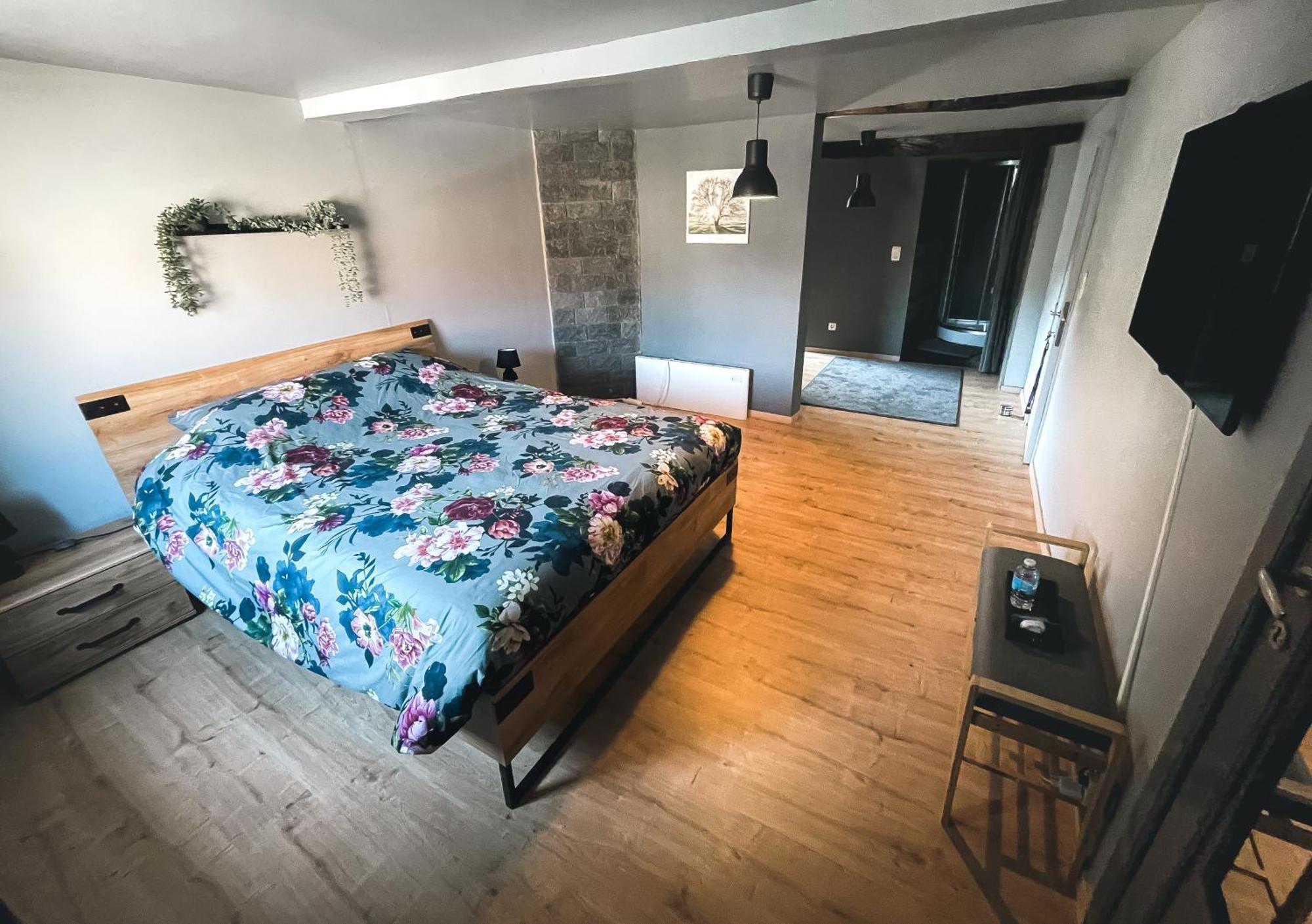 Le Petit Broux Bed & Breakfast Айвейл Екстериор снимка