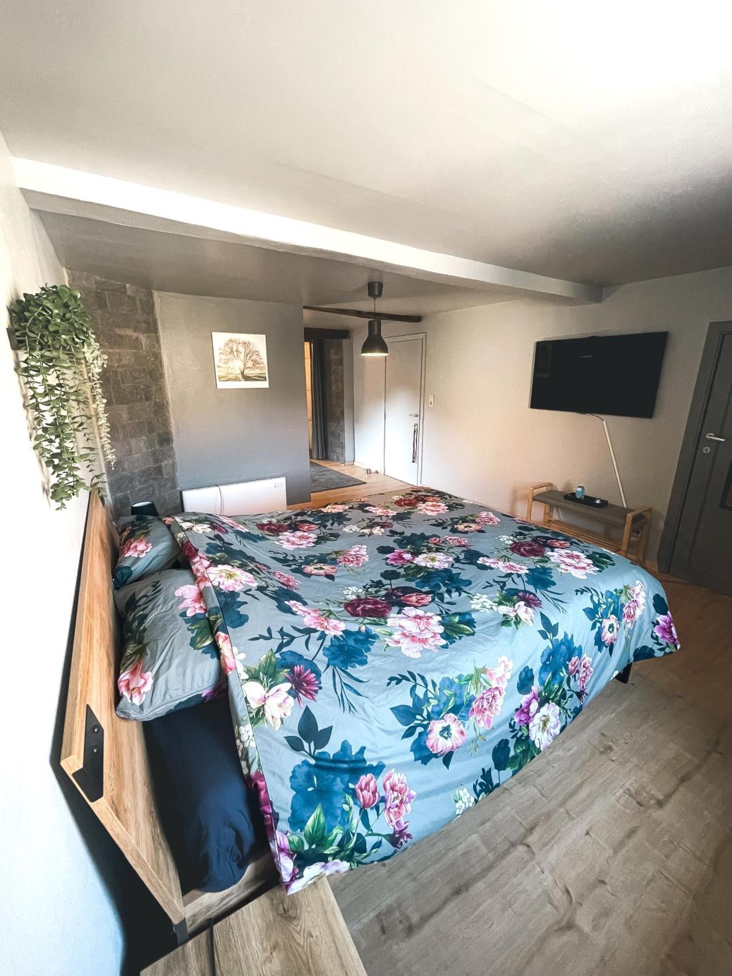 Le Petit Broux Bed & Breakfast Айвейл Екстериор снимка